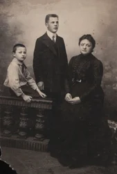 Józefa Kraszewska avec ses fils Janusz et Mieczysław